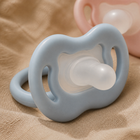 Détail sucette silicone bébé Bibimood bleue