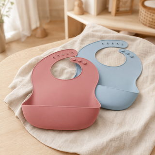 Bavoir silicone bébé avec poche — Des repas moins salissants